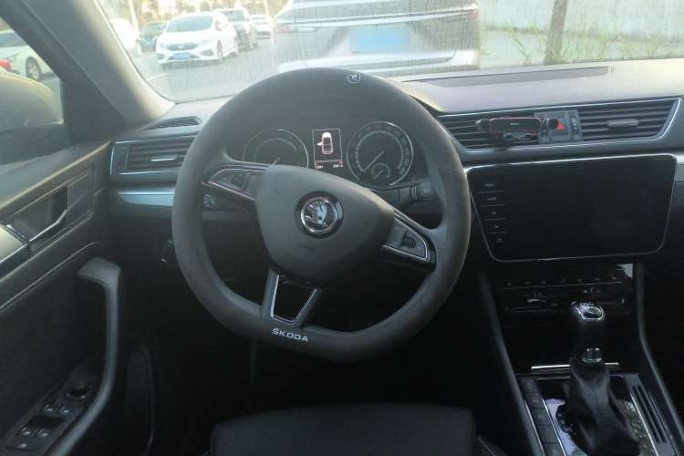 Used Skoda Superb 2019 Facelifted TSI280 DSG Comfort Edition Steering Wheel