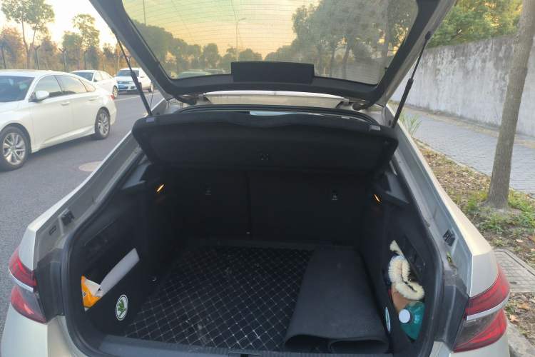 Used Skoda Superb 2019 Facelifted TSI280 DSG Comfort Edition Trunk