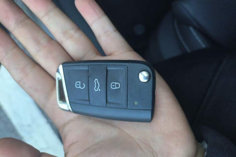 Used Skoda Superb 2019 Facelifted TSI280 DSG Comfort Edition Vehicle Key