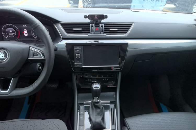 Used Skoda Superb 2019 Restyled TSI330 DSG Comfort Edition Audio And AC Panel