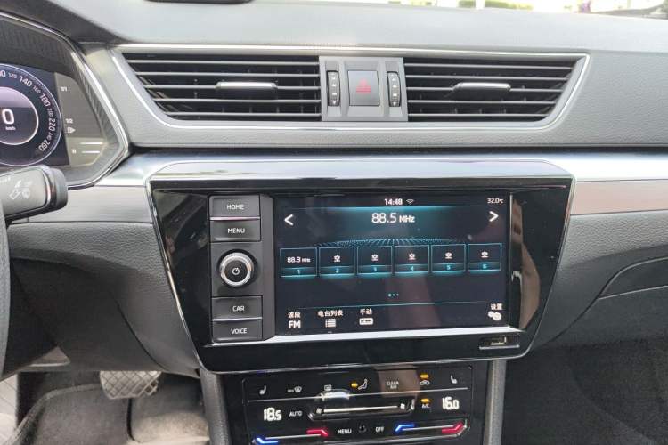 Used Skoda Superb 2019 Restyled TSI330 DSG Comfort Edition Audio And AC Panel