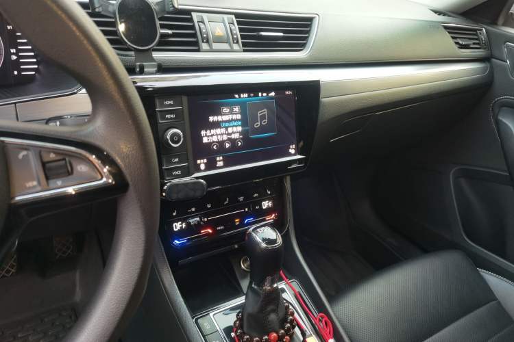 Used Skoda Superb 2019 TSI330 DSG Comfort Edition Audio And AC Panel