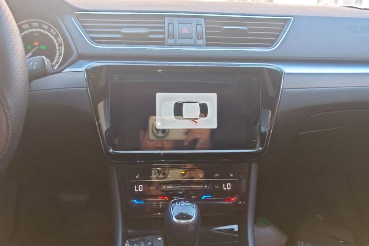Used Skoda Superb 2019 Facelifted TSI280 DSG Comfort Edition Audio And AC Panel