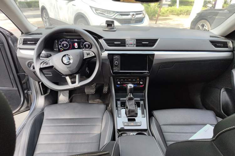 Used Skoda Superb 2019 Restyled TSI330 DSG Comfort Edition Center Console