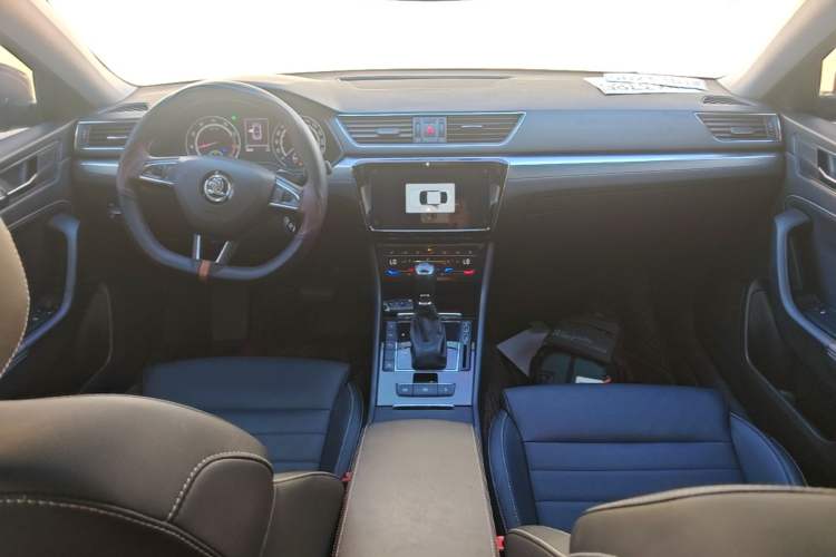 Used Skoda Superb 2019 Facelifted TSI280 DSG Comfort Edition Center Console