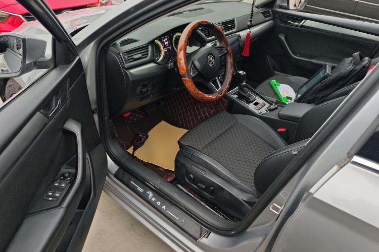 Used Skoda Superb 2019 TSI280 DSG Comfort Edition Driver Seat