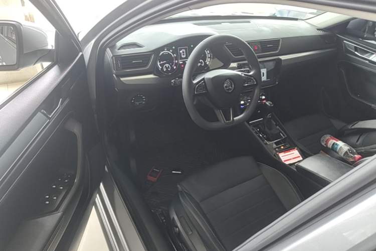 Used Skoda Superb 2019 Facelifted TSI280 DSG Comfort Edition Driver Seat