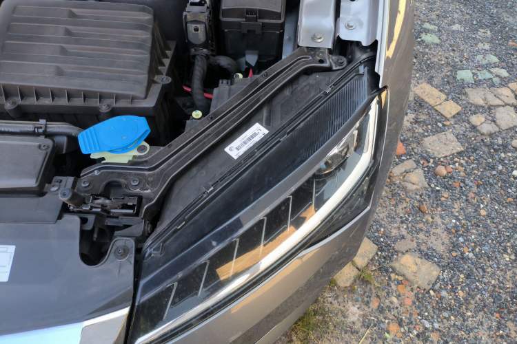 Used Skoda Superb 2019 TSI330 DSG Comfort Edition Engine Bay Left