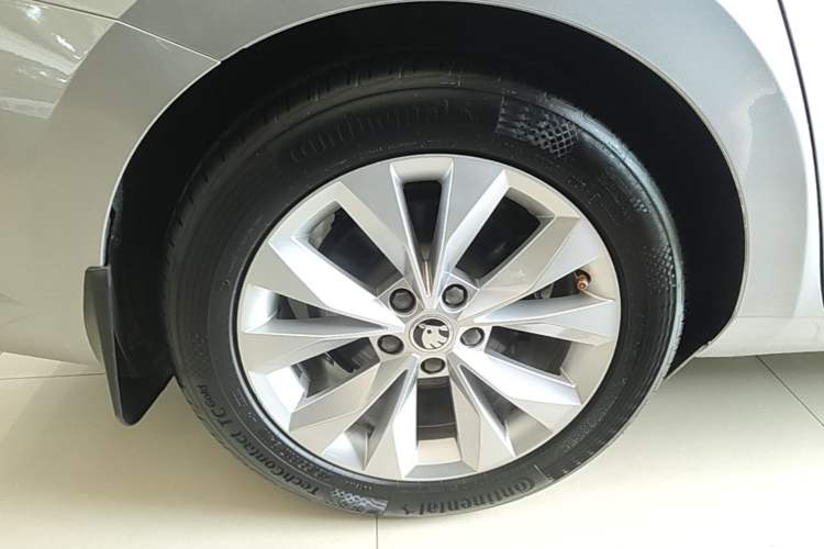 Used Skoda Superb 2019 Facelifted TSI280 DSG Comfort Edition Exterior 2