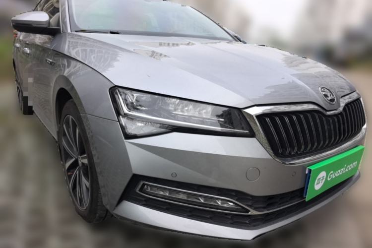 Used Skoda Superb 2019 Facelifted TSI330 DSG Luxury Edition Front Right 45 Deg