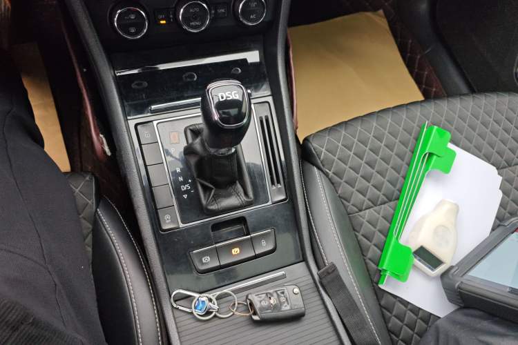 Used Skoda Superb 2019 TSI280 DSG Comfort Edition Gear Lever