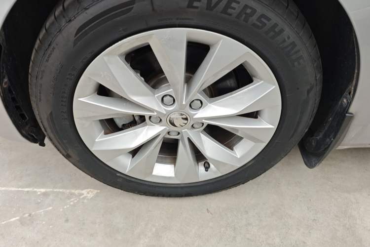 Used Skoda Superb 2019 TSI280 DSG Comfort Edition Left Front Wheel Hub