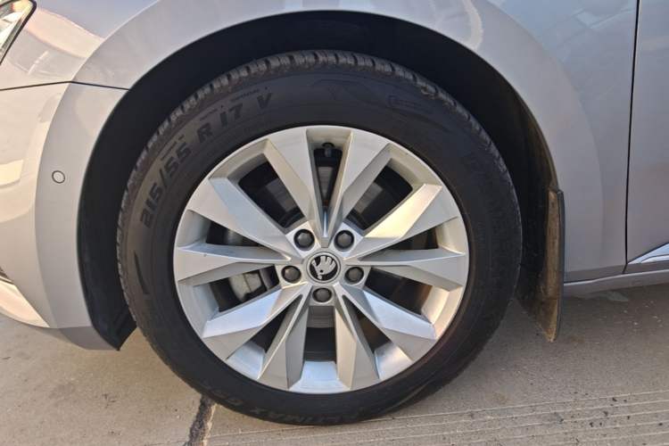 Used Skoda Superb 2019 Facelifted TSI280 DSG Comfort Edition Left Front Wheel Hub