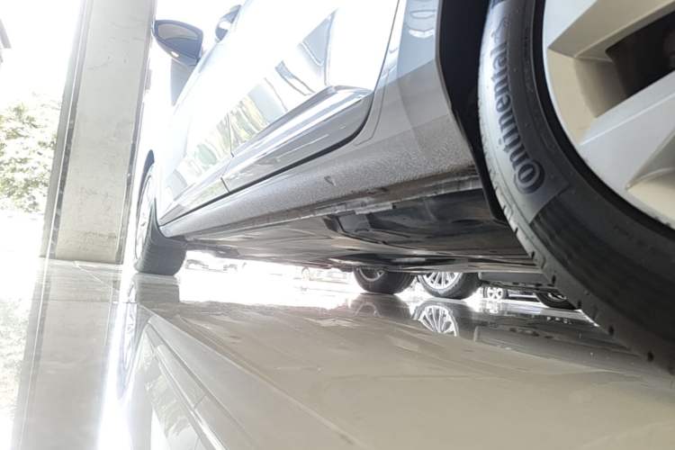 Used Skoda Superb 2019 Facelifted TSI280 DSG Comfort Edition Left Side Sill