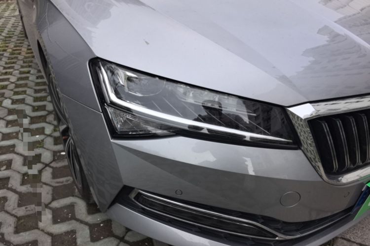 Used Skoda Superb 2019 Facelifted TSI330 DSG Luxury Edition Right Front Headlight