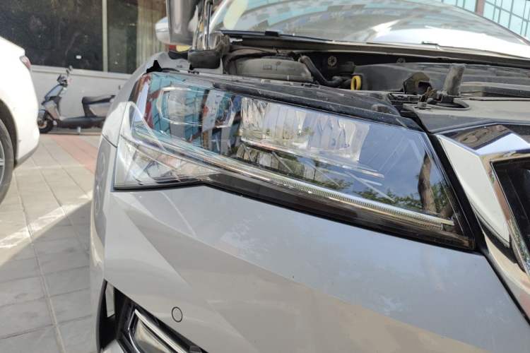 Used Skoda Superb 2019 Restyled TSI330 DSG Comfort Edition Right Front Headlight