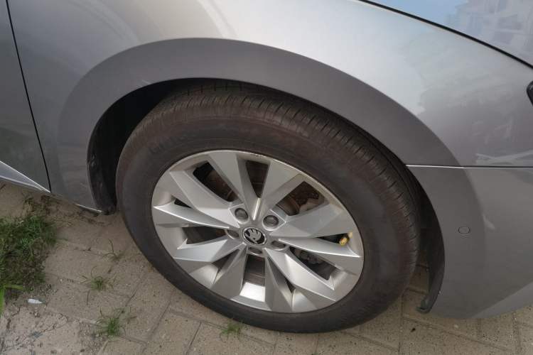 Used Skoda Superb 2019 TSI330 DSG Comfort Edition Right Front Wheel Hub
