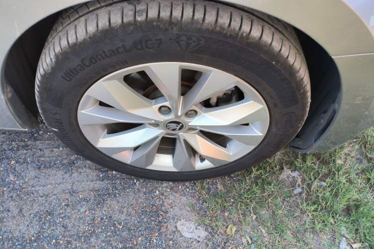 Used Skoda Superb 2019 TSI330 DSG Comfort Edition Right Front Wheel Hub