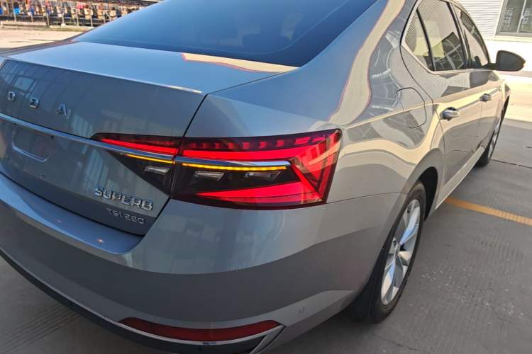 Used Skoda Superb 2019 Facelifted TSI280 DSG Comfort Edition Right Rear Taillight