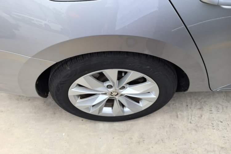 Used Skoda Superb 2019 Restyled TSI330 DSG Comfort Edition Right Rear Wheel Hub