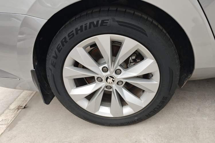 Used Skoda Superb 2019 TSI280 DSG Comfort Edition Right Rear Wheel Hub
