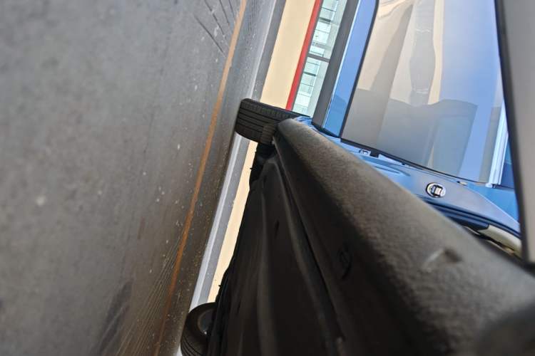 Used Skoda Superb 2019 Facelifted TSI280 DSG Comfort Edition Right Side Sill