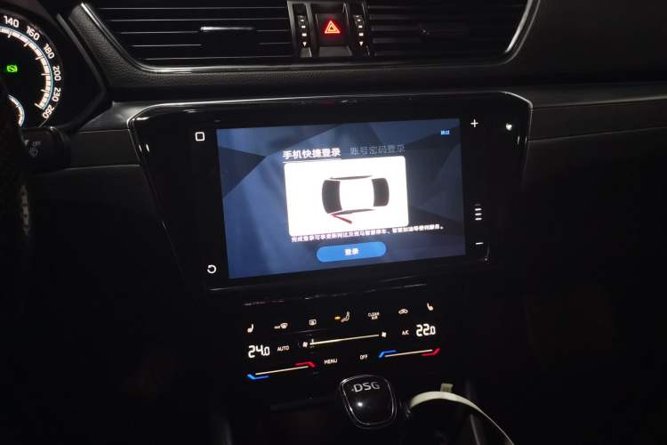 Used Skoda Superb 2019 TSI280 DSG Comfort Edition Audio And AC Panel
