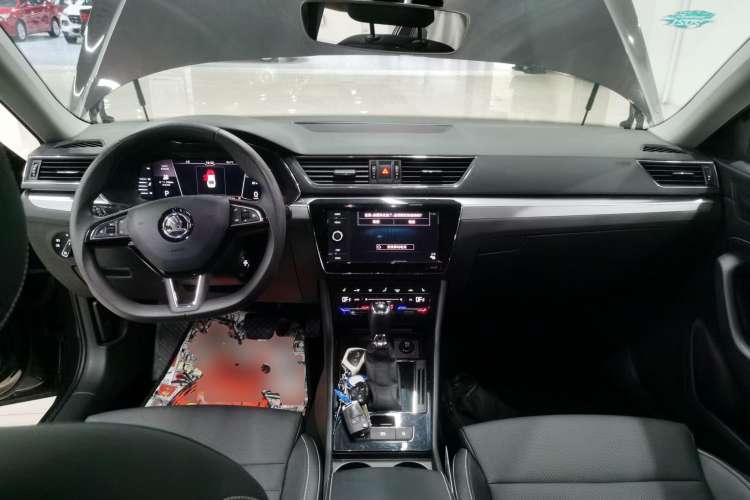 Used Skoda Superb 2019 Restyled TSI330 DSG Comfort Edition Center Console