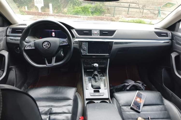 Used Skoda Superb 2019 TSI330 DSG Luxury Edition Center Console