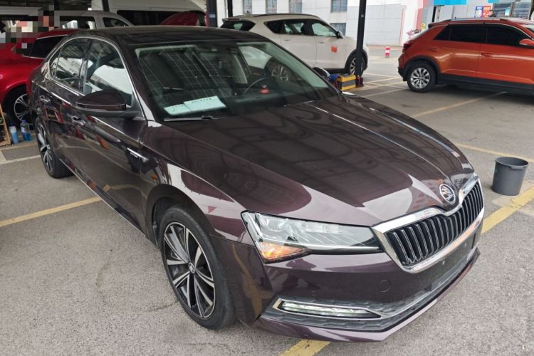 Used Skoda Superb 2019 Facelifted TSI330 DSG Luxury Edition Front Right 45 Deg