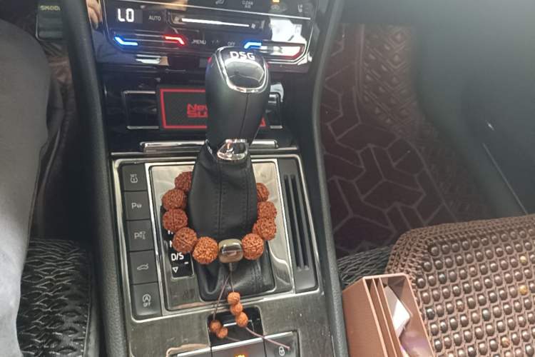 Used Skoda Superb 2019 TSI330 DSG Luxury Edition Gear Lever