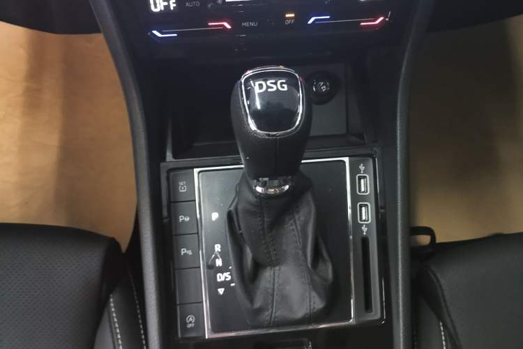 Used Skoda Superb 2019 TSI280 DSG Comfort Edition Gear Lever