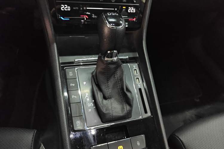 Used Skoda Superb 2019 TSI280 DSG Comfort Edition Gear Lever