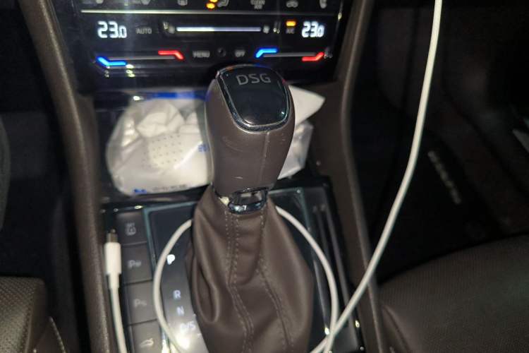 Used Skoda Superb 2019 TSI330 DSG Luxury Edition Gear Lever