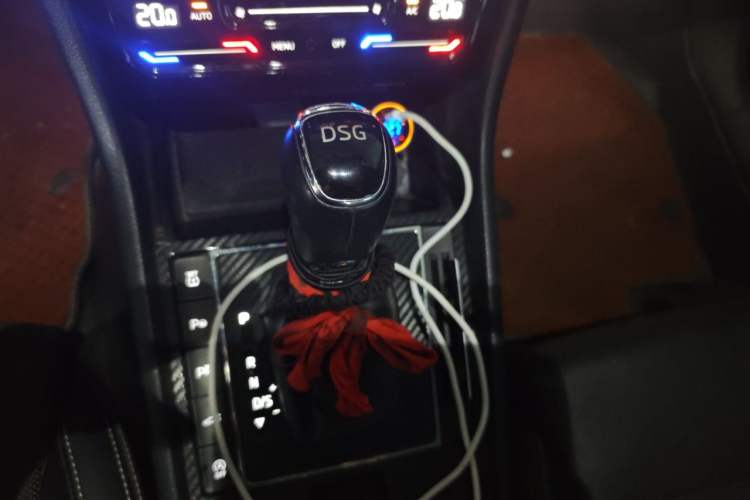 Used Skoda Superb 2019 TSI330 DSG Luxury Edition Gear Lever