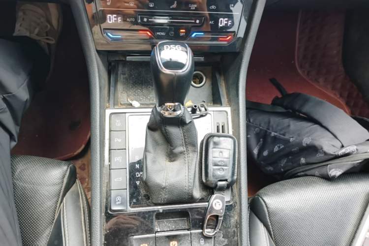 Used Skoda Superb 2019 TSI330 DSG Luxury Edition Gear Lever
