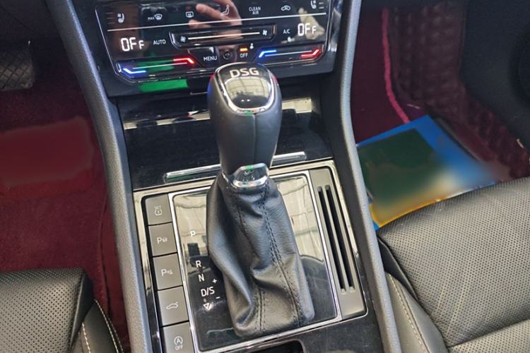 Used Skoda Superb 2019 Facelifted TSI330 DSG Luxury Edition Interior 4