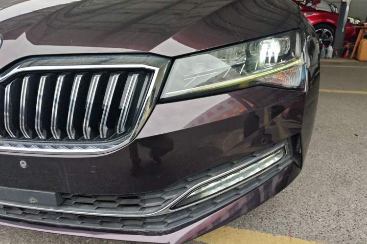 Used Skoda Superb 2019 Facelifted TSI330 DSG Luxury Edition Left Front Headlight