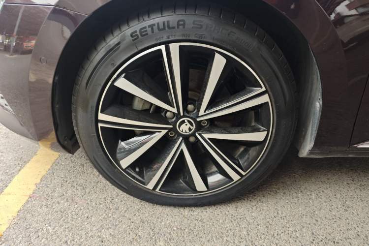 Used Skoda Superb 2019 Facelifted TSI330 DSG Luxury Edition Left Front Wheel Hub