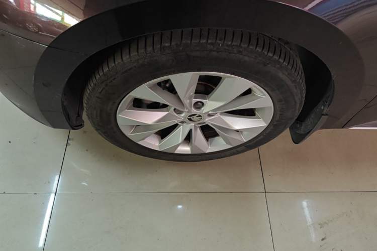 Used Skoda Superb 2019 TSI280 DSG Comfort Edition Left Front Wheel Hub