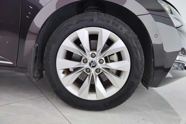 Used Skoda Superb 2019 TSI280 DSG Comfort Edition Left Front Wheel Hub