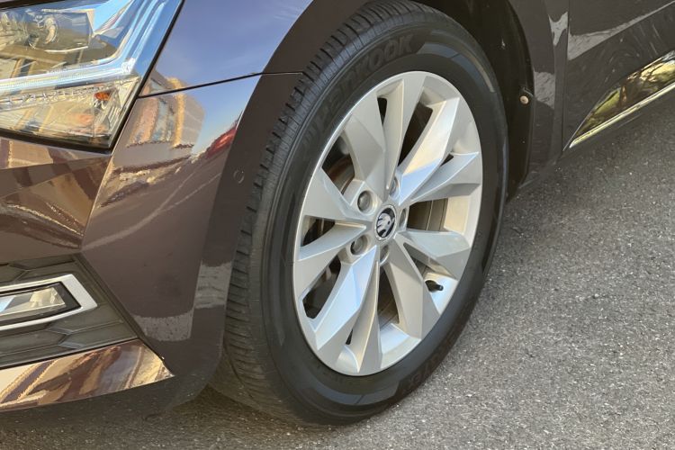 Used Skoda Superb 2019 Restyled TSI330 DSG Comfort Edition Left Front Wheel Hub