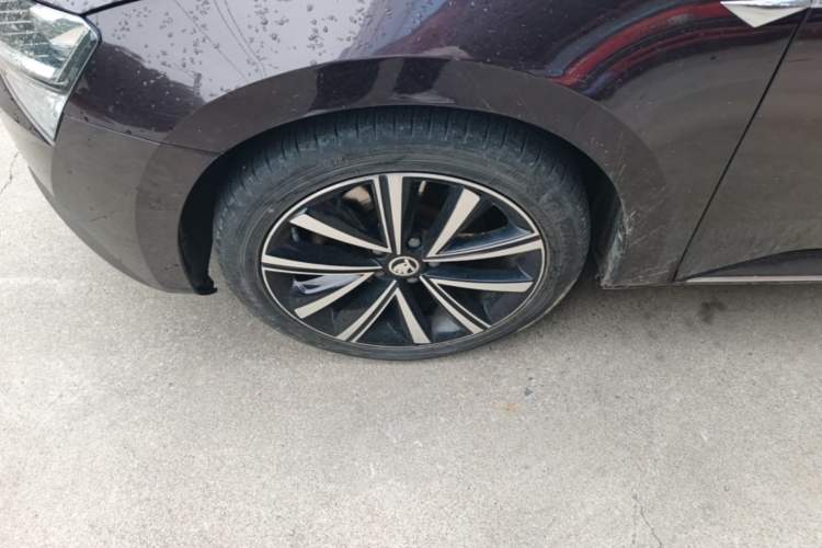 Used Skoda Superb 2019 TSI330 DSG Luxury Edition Left Front Wheel Hub