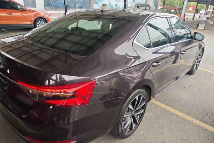 Used Skoda Superb 2019 Facelifted TSI330 DSG Luxury Edition Rear Right 45 Deg