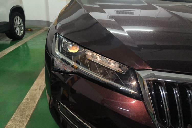 Used Skoda Superb 2019 TSI330 DSG Luxury Edition Right Front Headlight