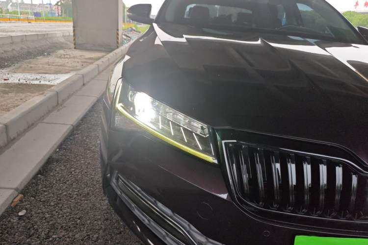 Used Skoda Superb 2019 TSI330 DSG Luxury Edition Right Front Headlight