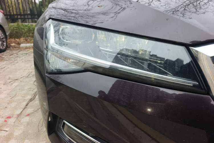 Used Skoda Superb 2019 Restyled TSI330 DSG Comfort Edition Right Front Headlight