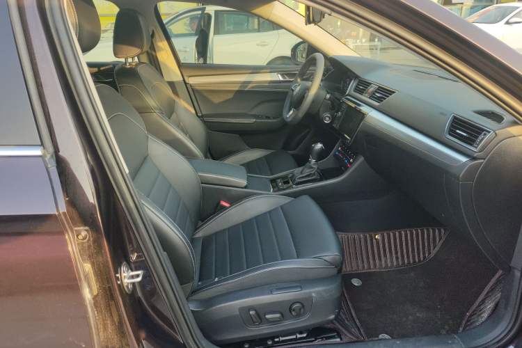 Used Skoda Superb 2019 Restyled TSI330 DSG Comfort Edition Right Front Seat
