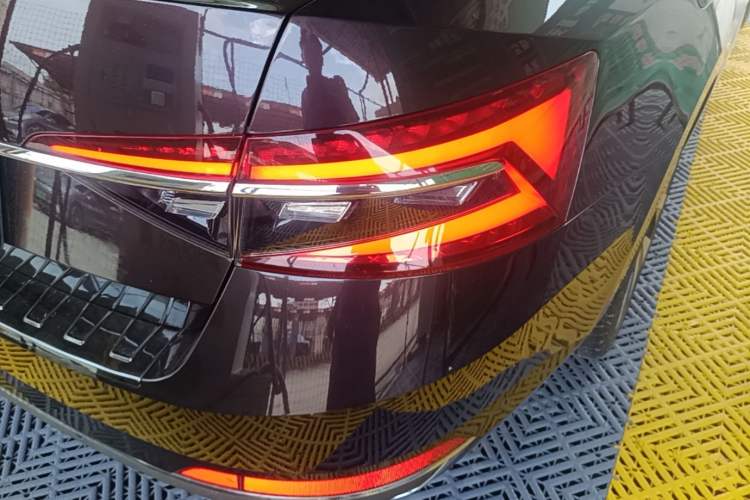 Used Skoda Superb 2019 TSI330 DSG Luxury Edition Right Rear Taillight
