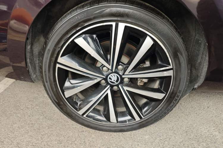 Used Skoda Superb 2019 Facelifted TSI330 DSG Luxury Edition Right Rear Wheel Hub